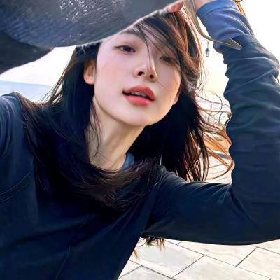 在拥挤的房间拥抱